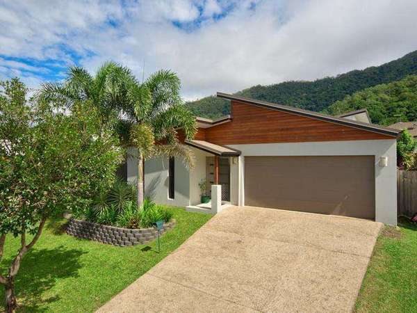 Forest Gardens – Modern with 2 Outdoor Areas