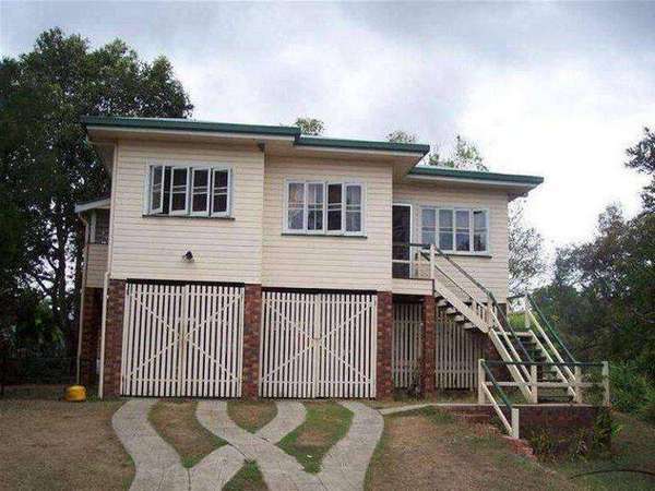 Mareebas Best Buy - Hi-Set Queenslander Bordering Creek !!!
