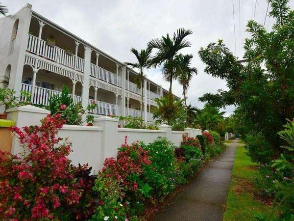 Top Floor 2 Bedroom Unit with Lock-Up Garage!
